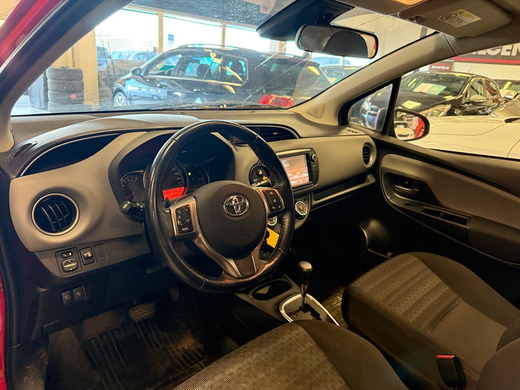 Vehicle Image 9