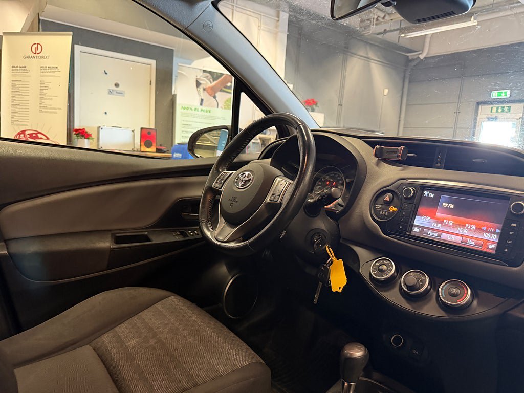 Vehicle Image 15