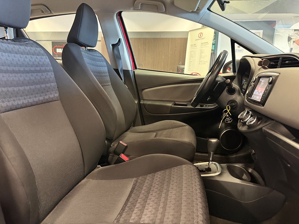 Vehicle Image 16