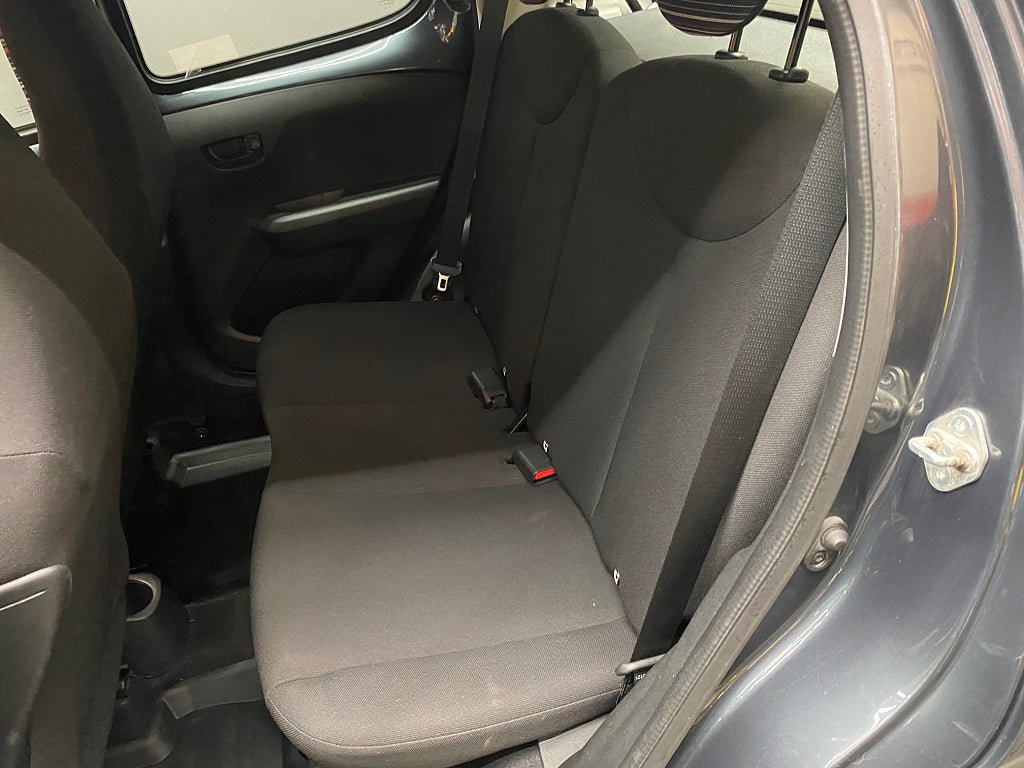 Vehicle Image 9