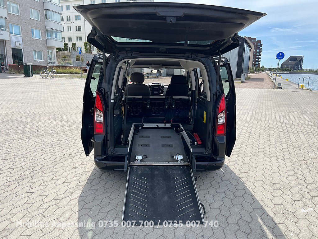 Vehicle Image 23