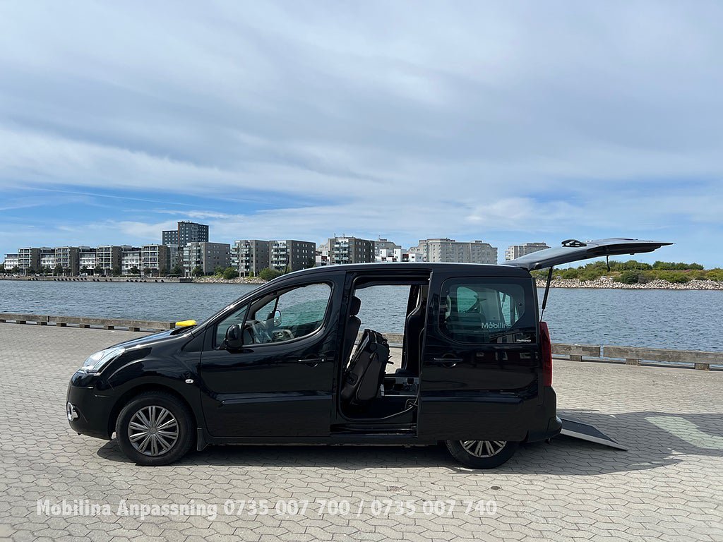 Vehicle Image 26