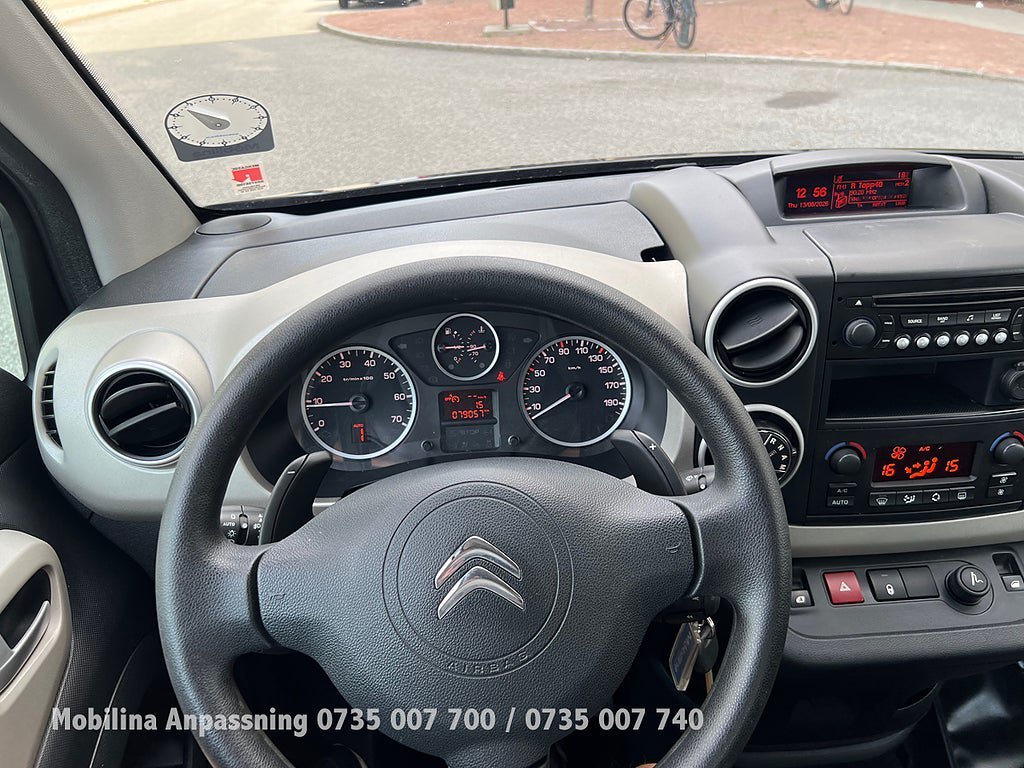 Vehicle Image 35