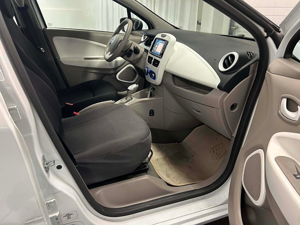 Vehicle Image 9