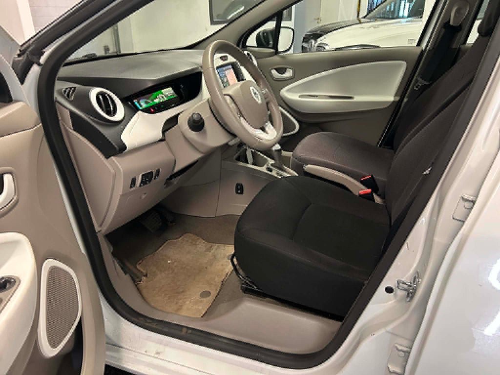 Vehicle Image 11
