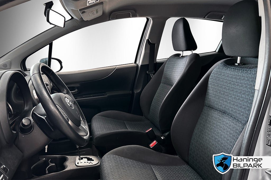 Vehicle Image 10