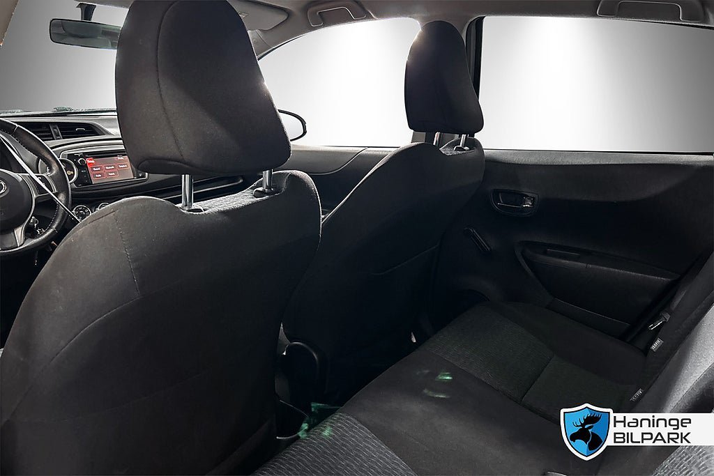 Vehicle Image 12