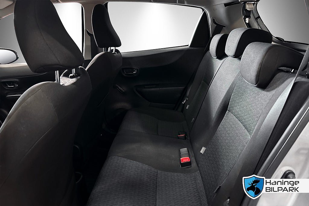 Vehicle Image 13