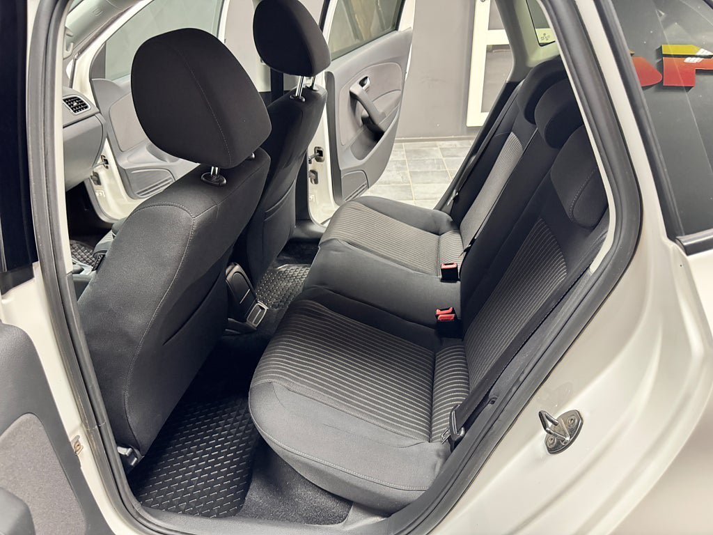 Vehicle Image 9