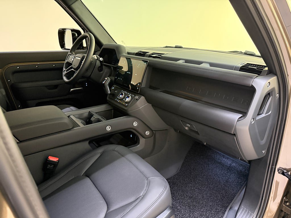 Vehicle Image 25