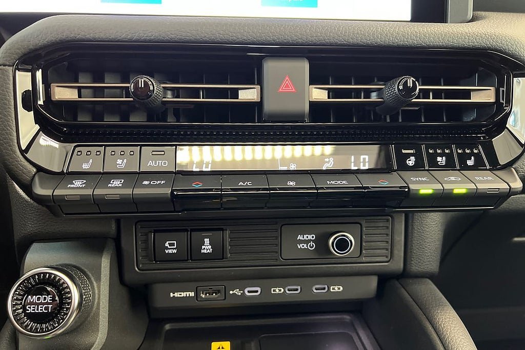 Vehicle Image 25