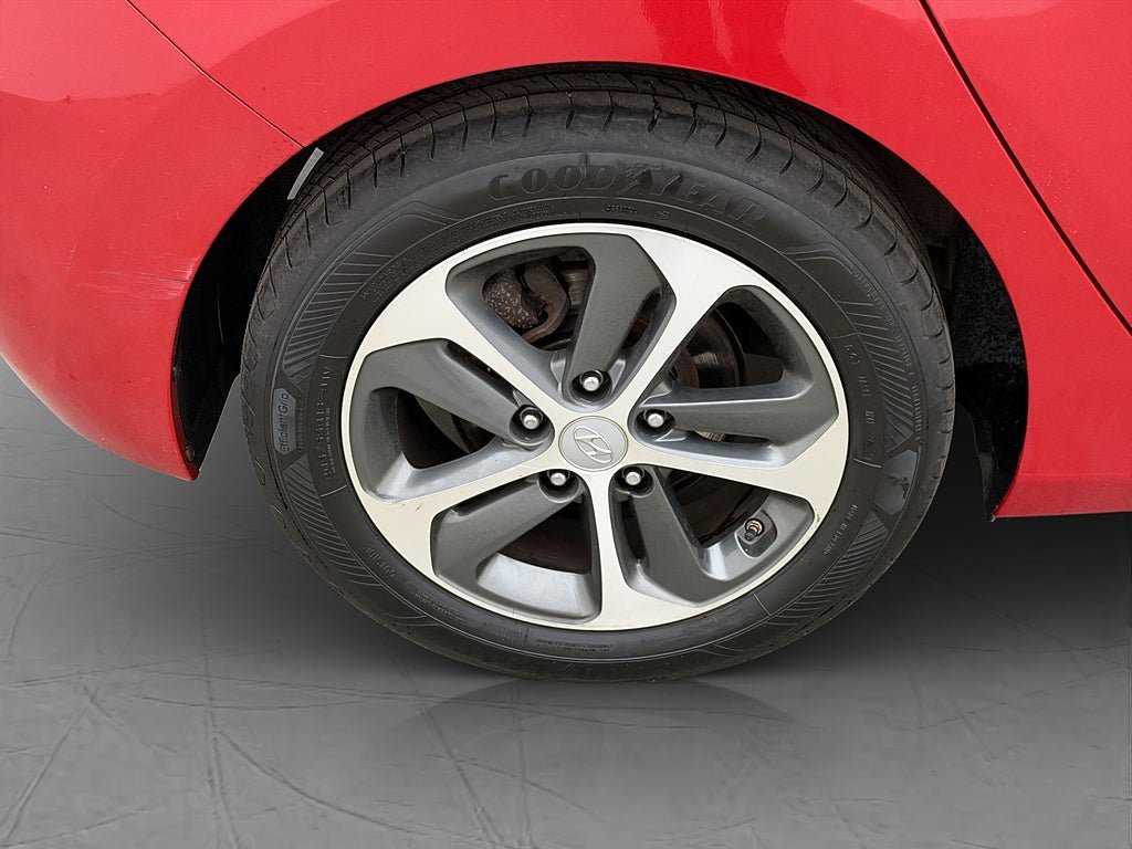 Vehicle Image 12