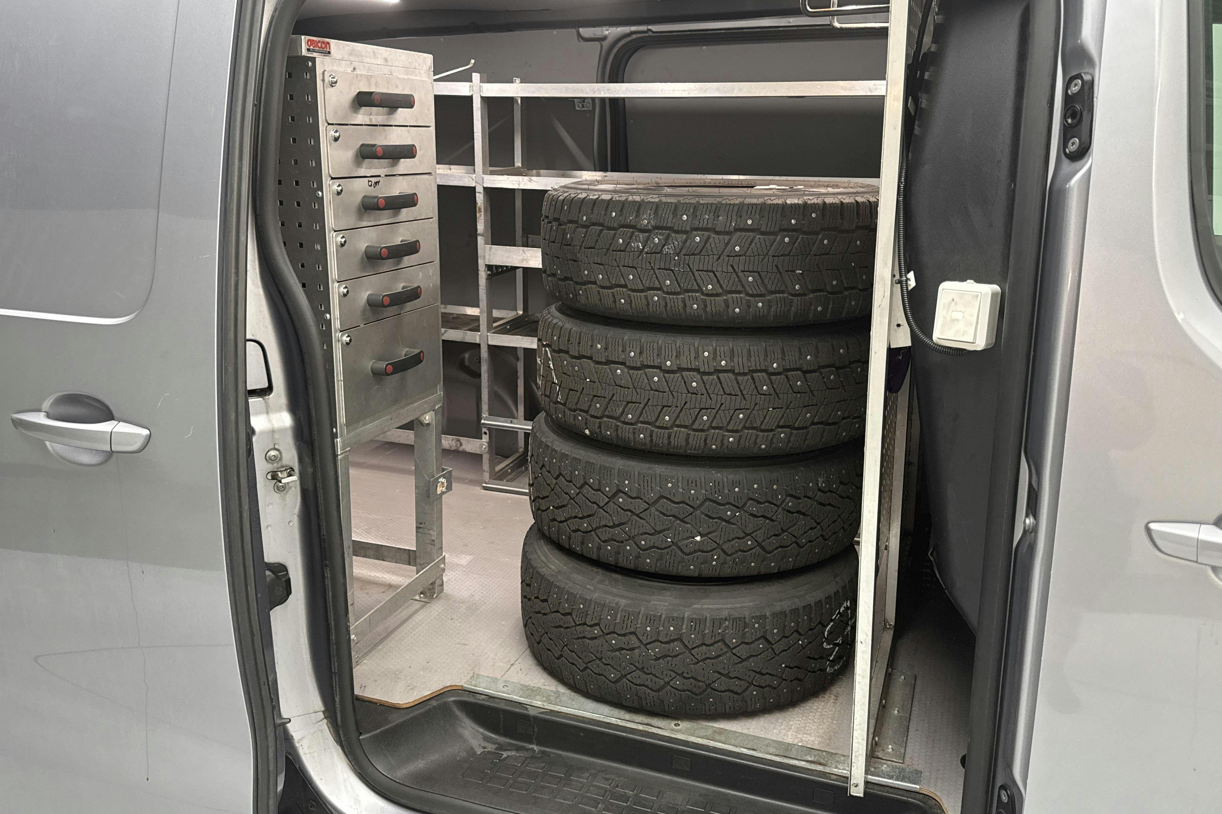 Vehicle Image 8