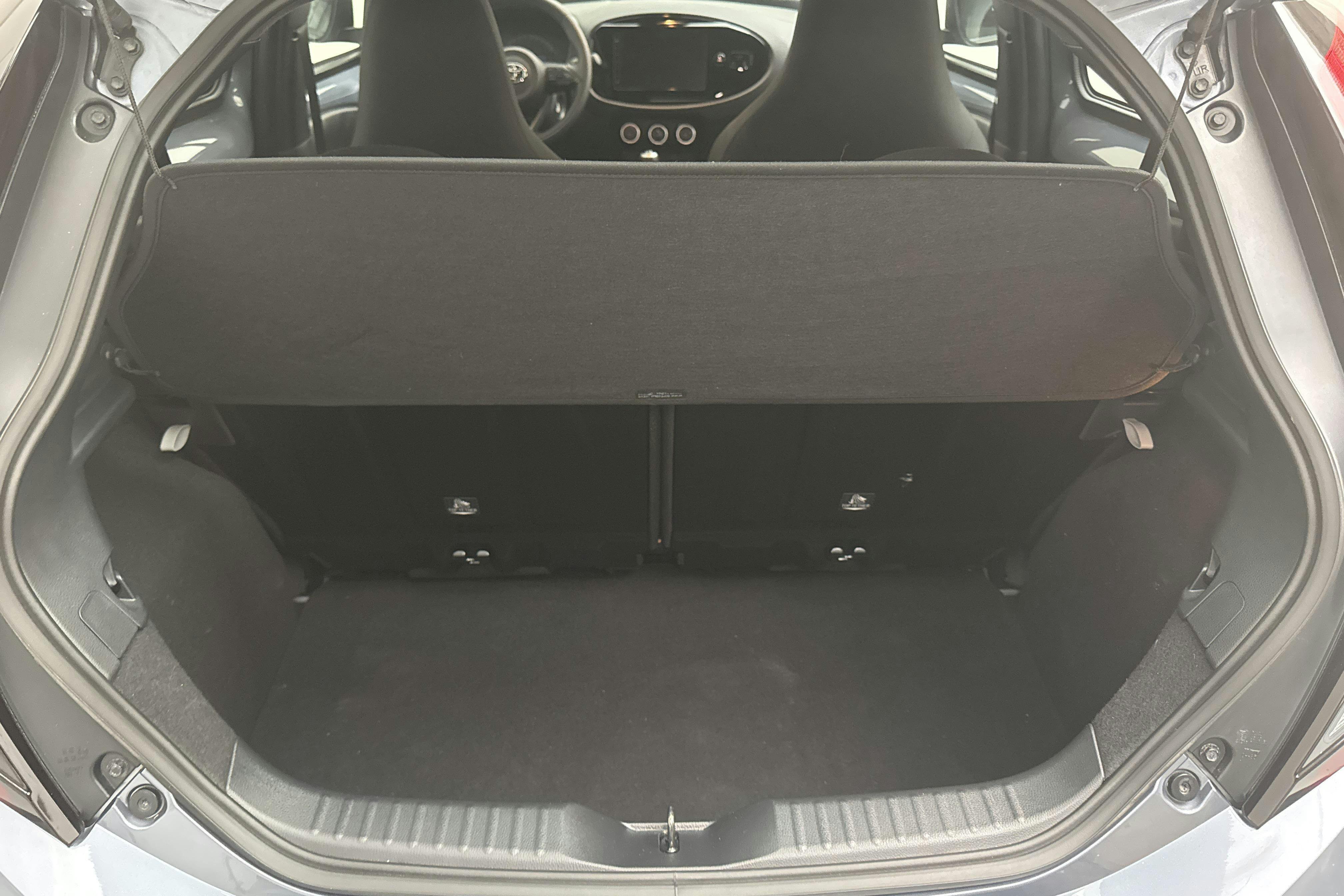Vehicle Image 9
