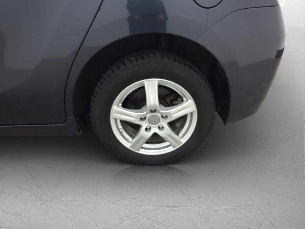 Vehicle Image 25
