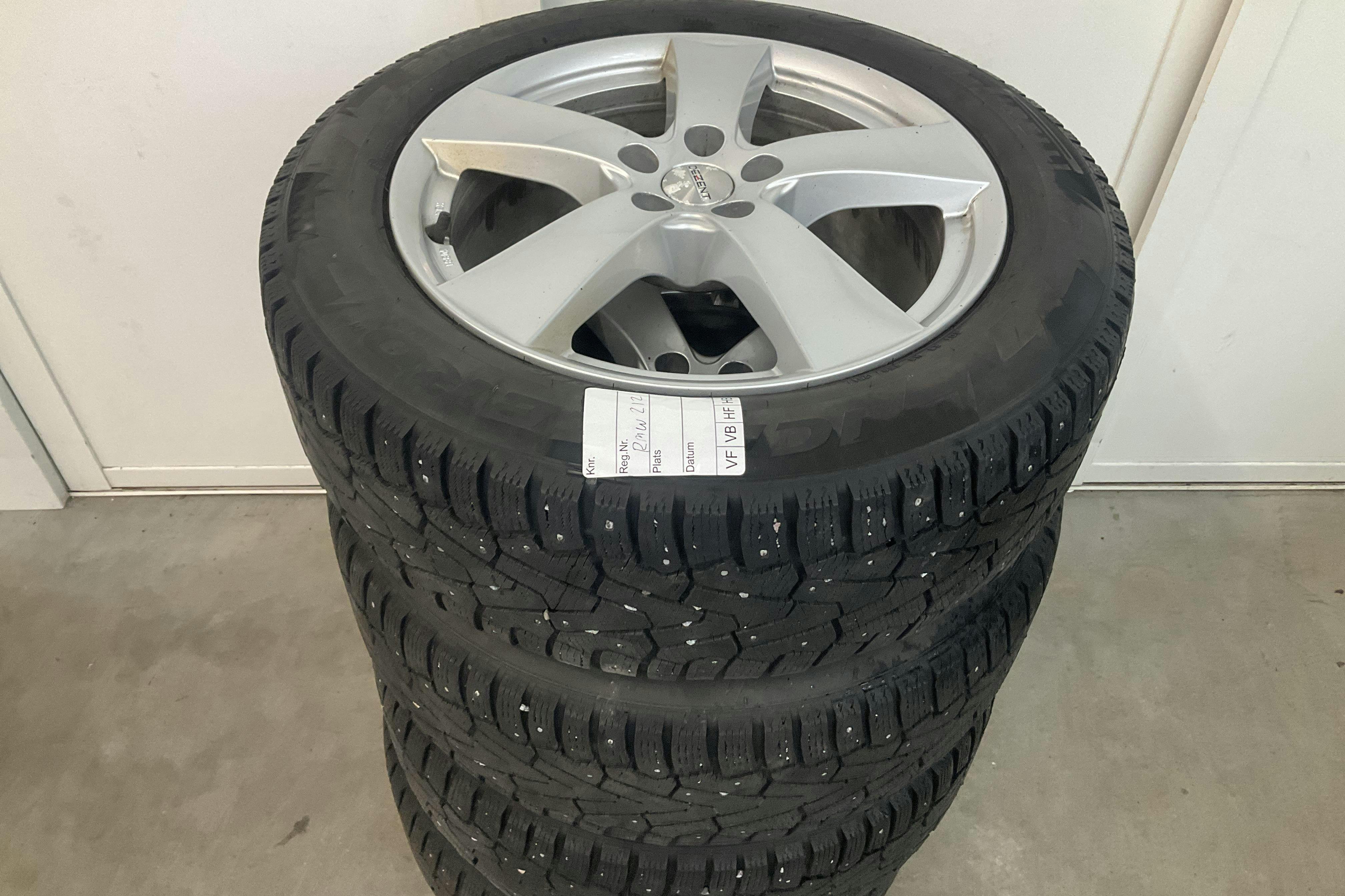 Vehicle Image 12