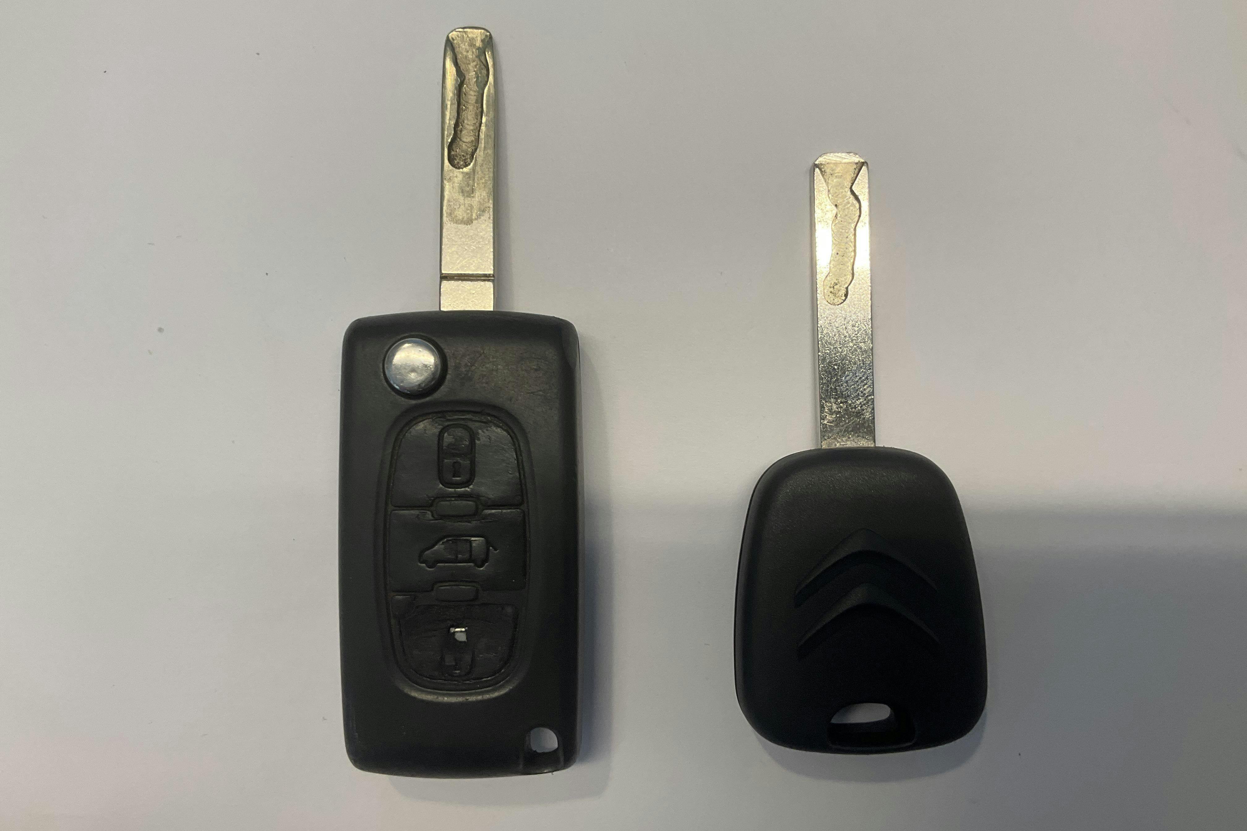 Vehicle Image 12