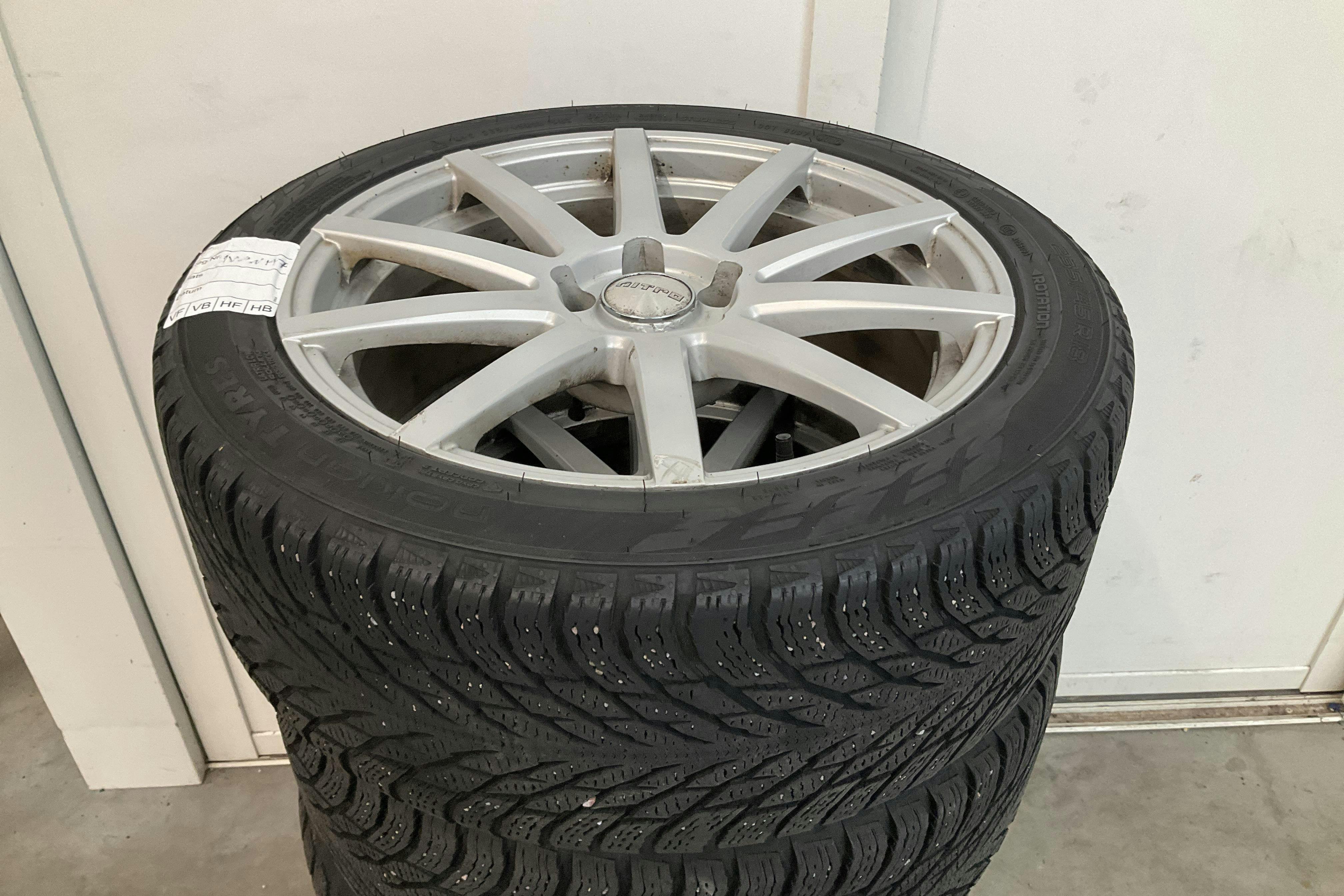 Vehicle Image 16