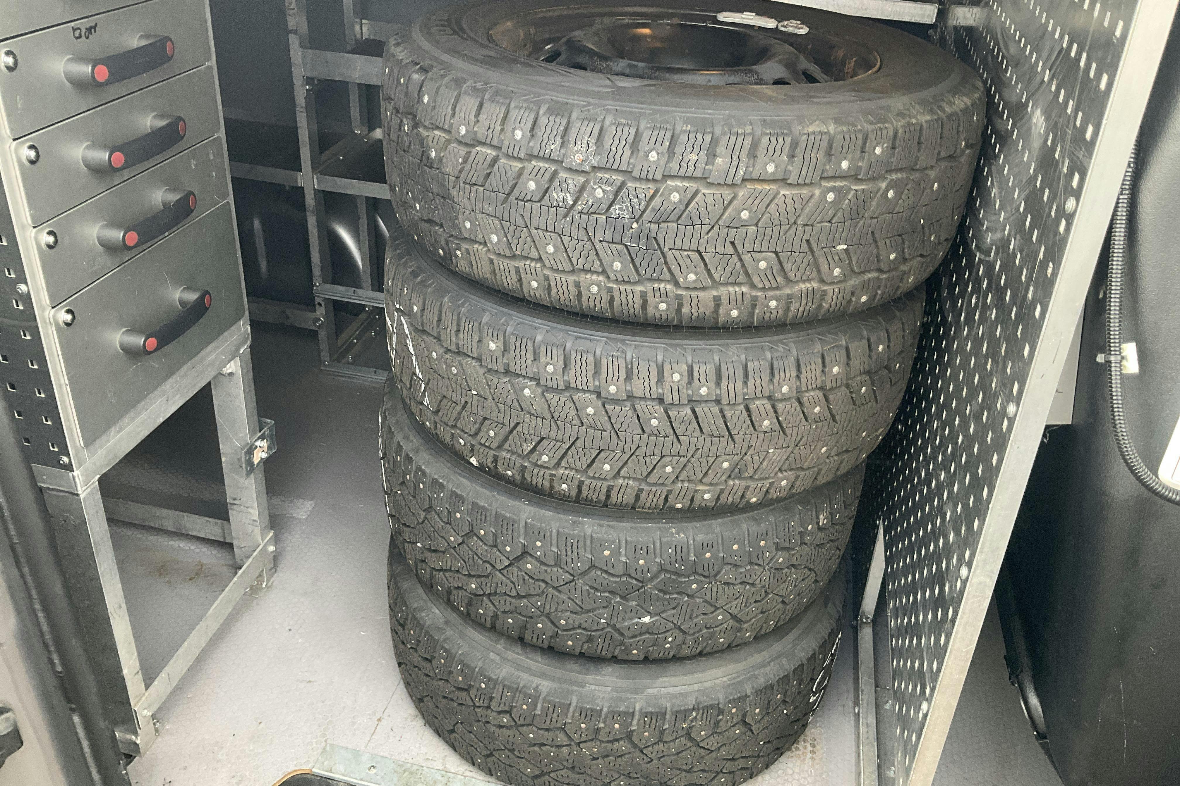 Vehicle Image 16