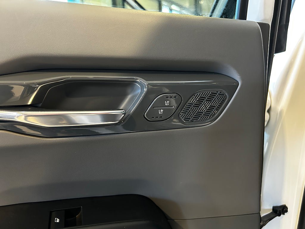 Vehicle Image 17