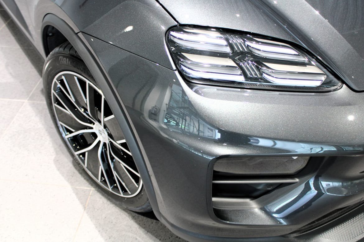 Vehicle Image 8