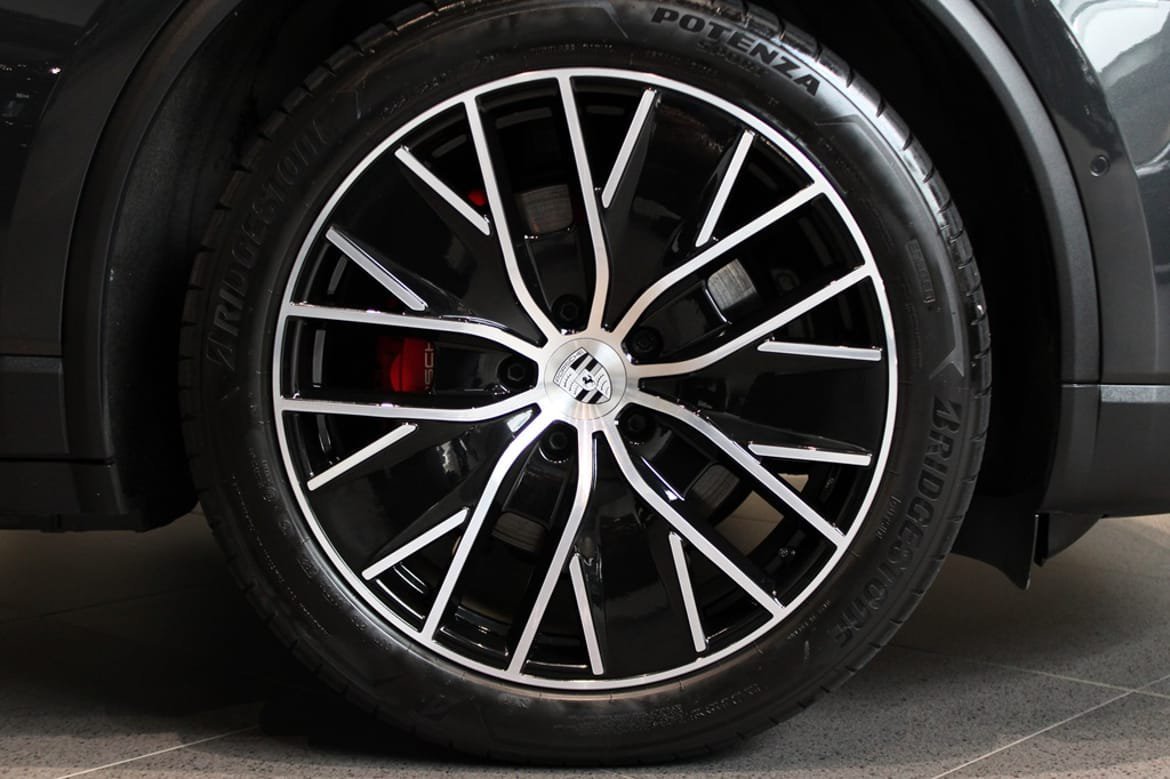 Vehicle Image 9