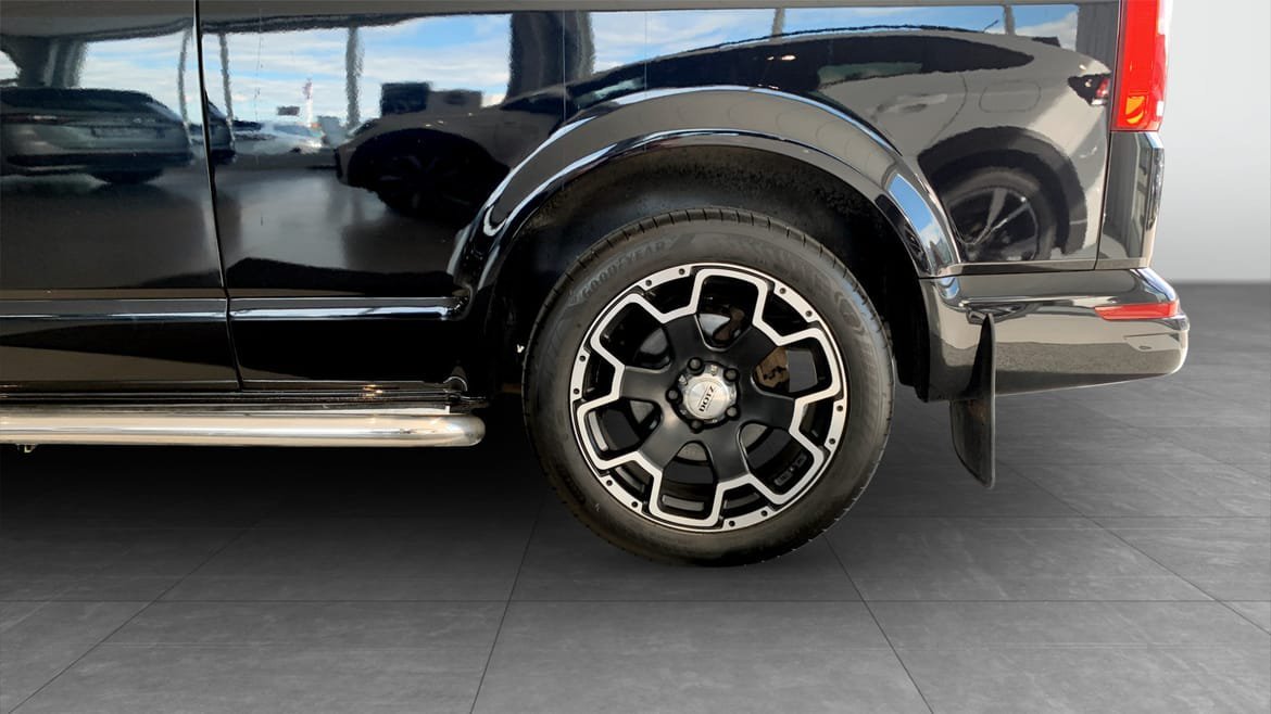 Vehicle Image 6