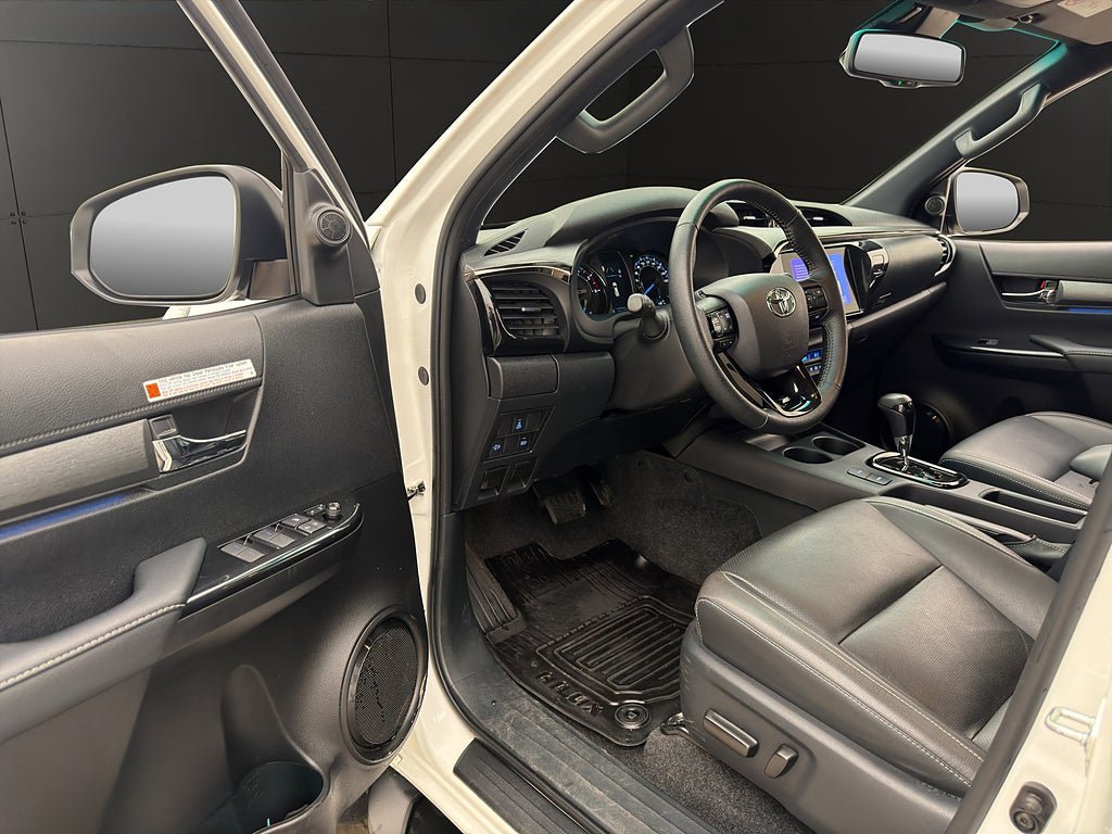 Vehicle Image 14