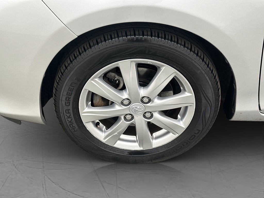 Vehicle Image 25