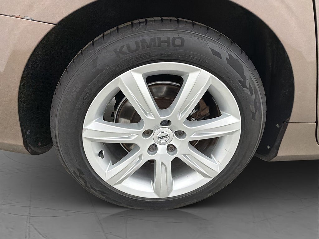Vehicle Image 32