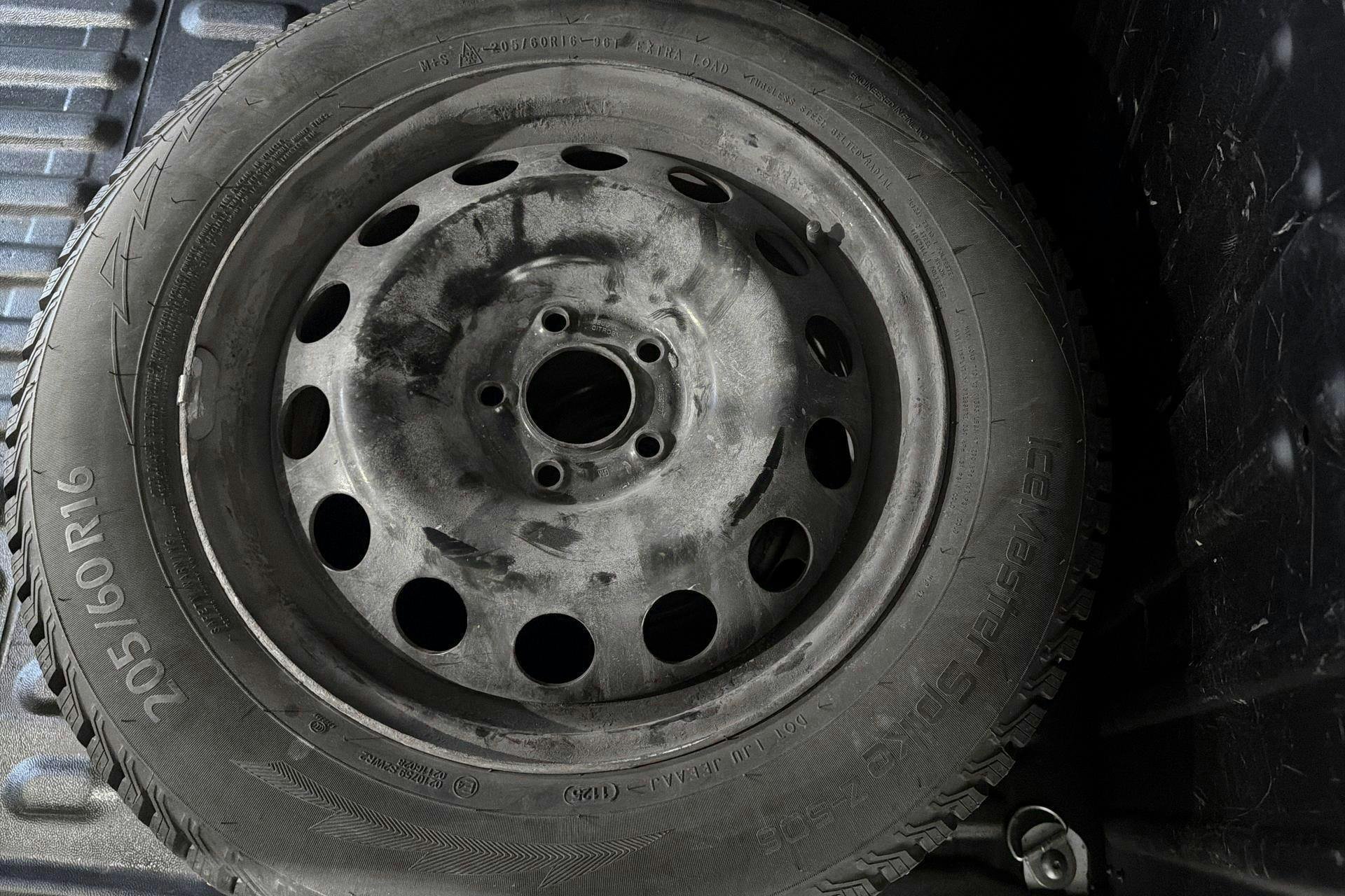 Vehicle Image 14
