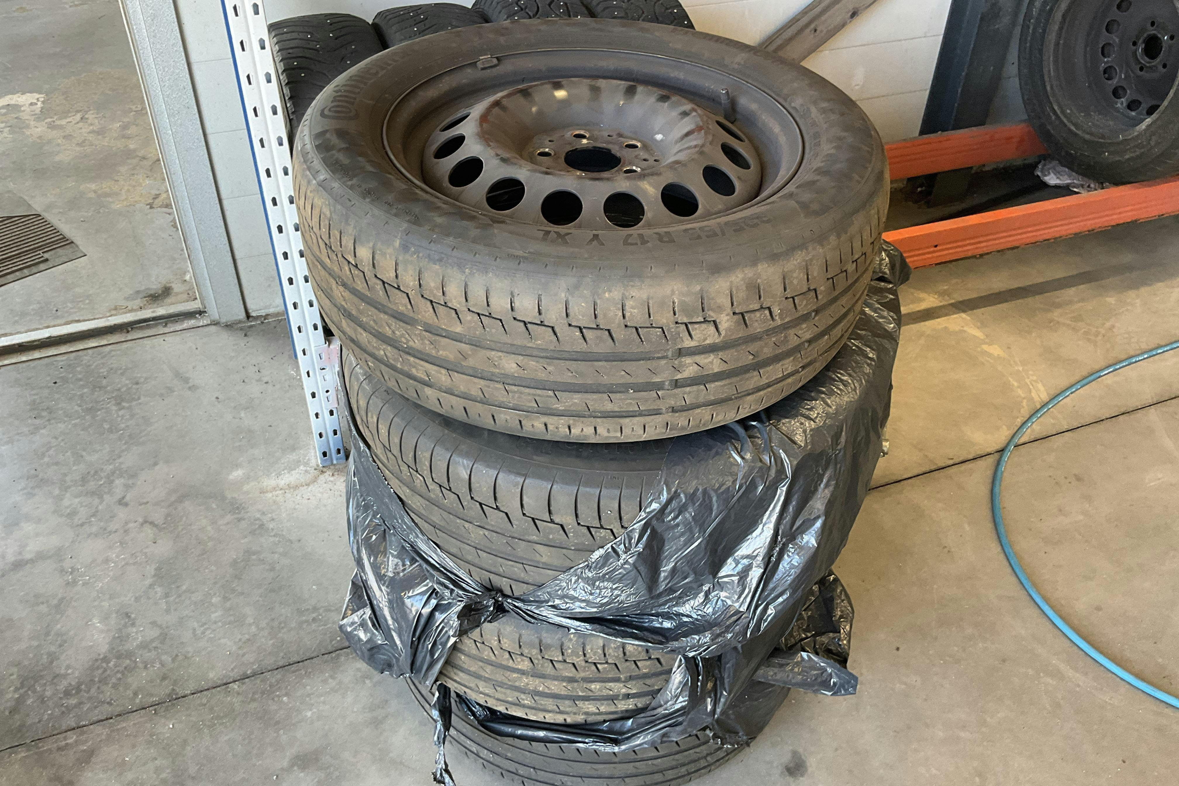 Vehicle Image 16