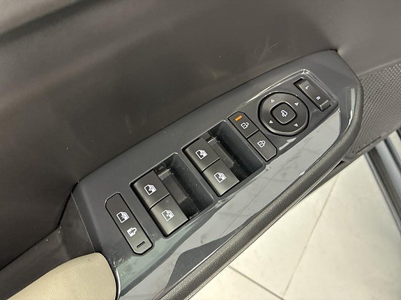 Vehicle Image 26