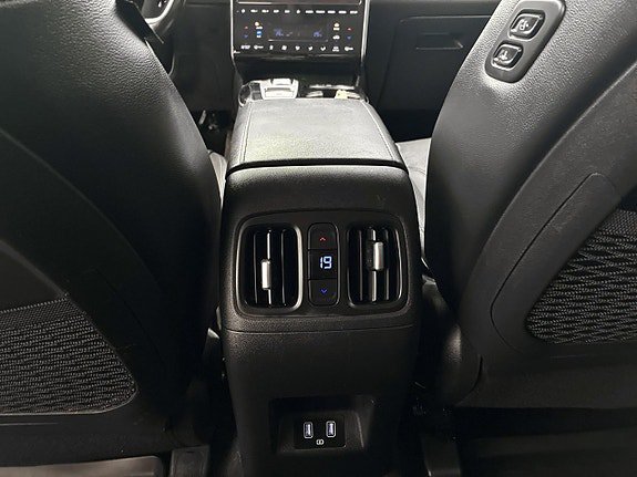 Vehicle Image 28
