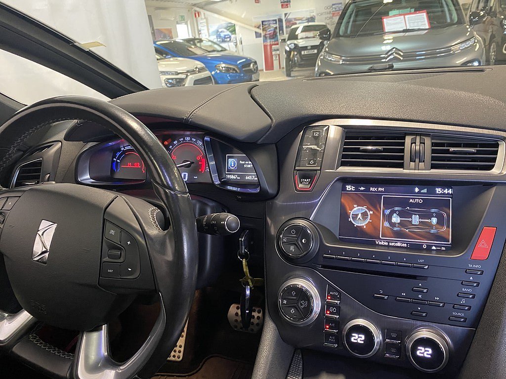 Vehicle Image 12