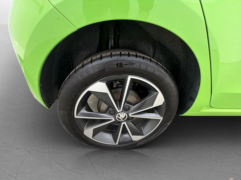 Vehicle Image 25