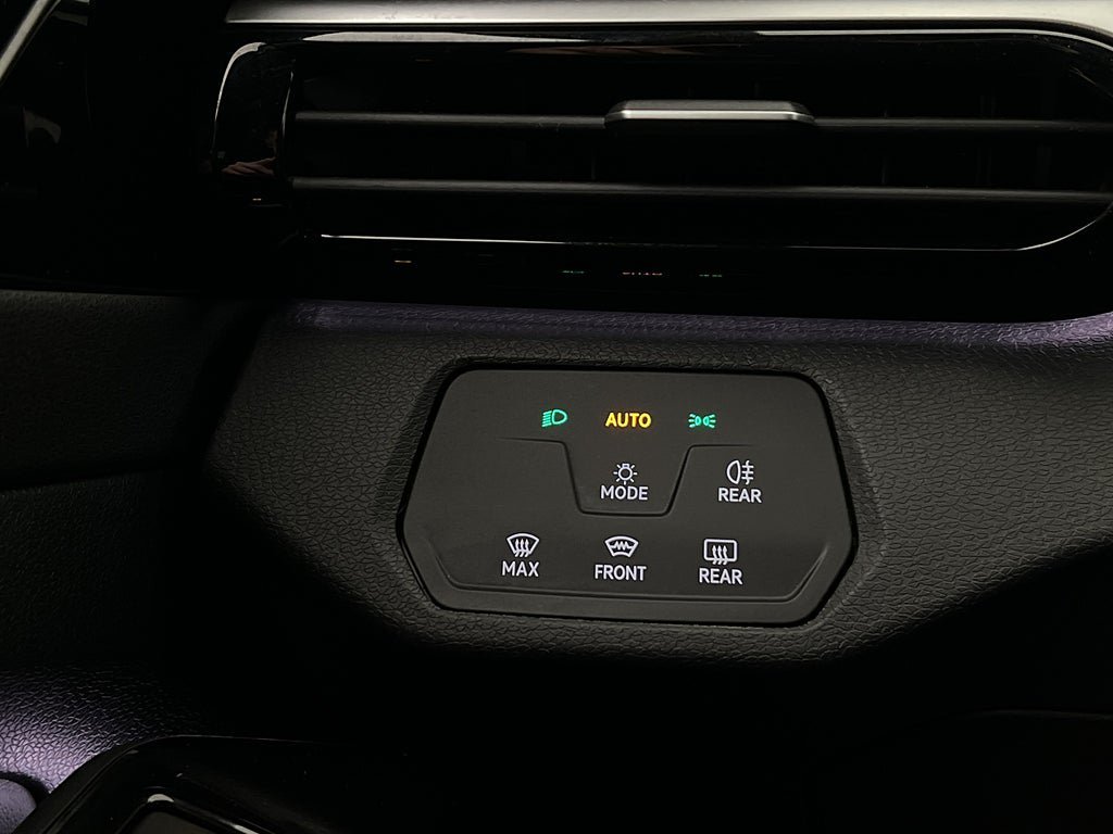 Vehicle Image 29
