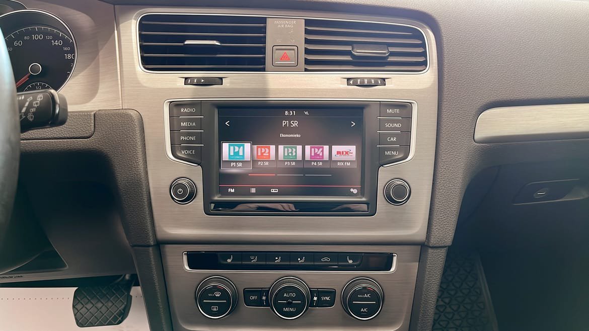 Vehicle Image 9
