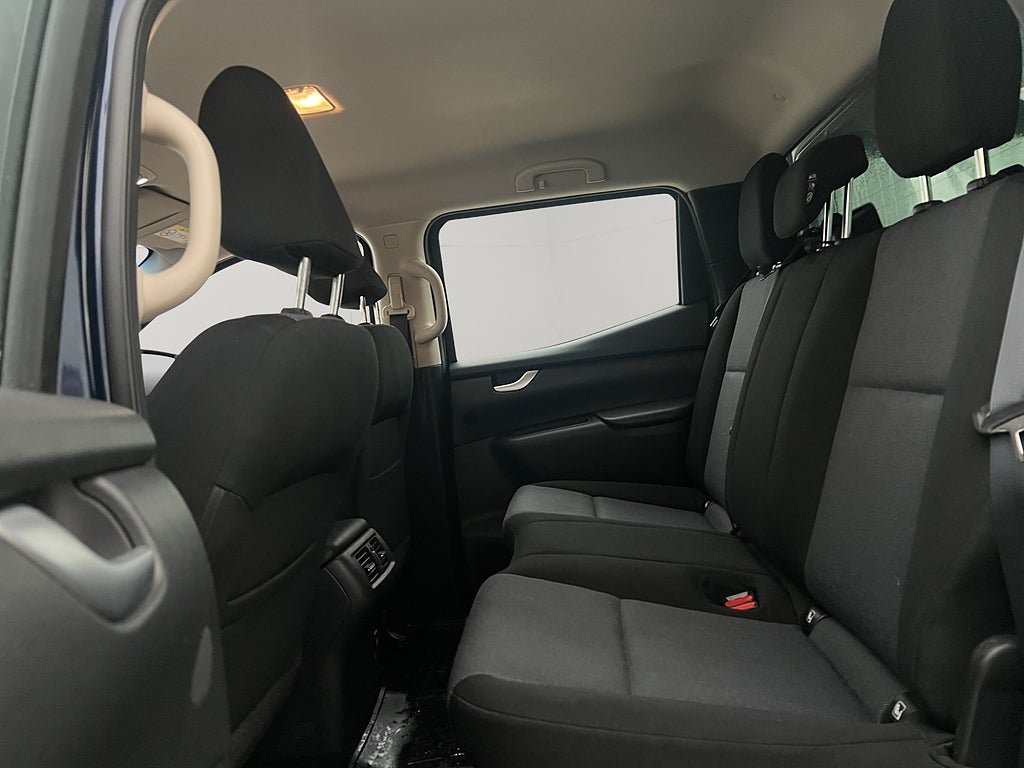 Vehicle Image 25