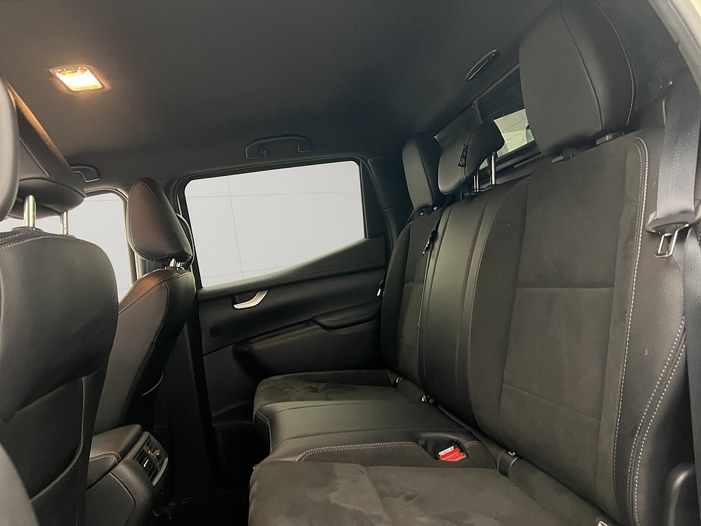 Vehicle Image 32