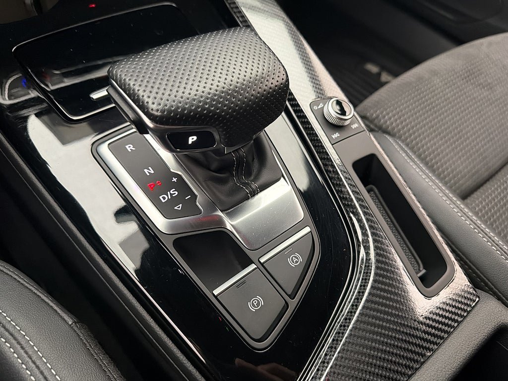 Vehicle Image 25
