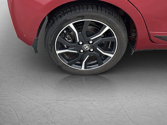 Vehicle Image 21