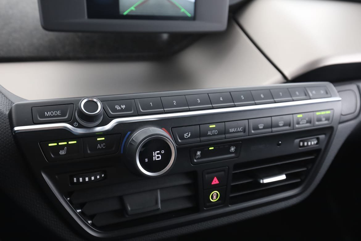 Vehicle Image 25