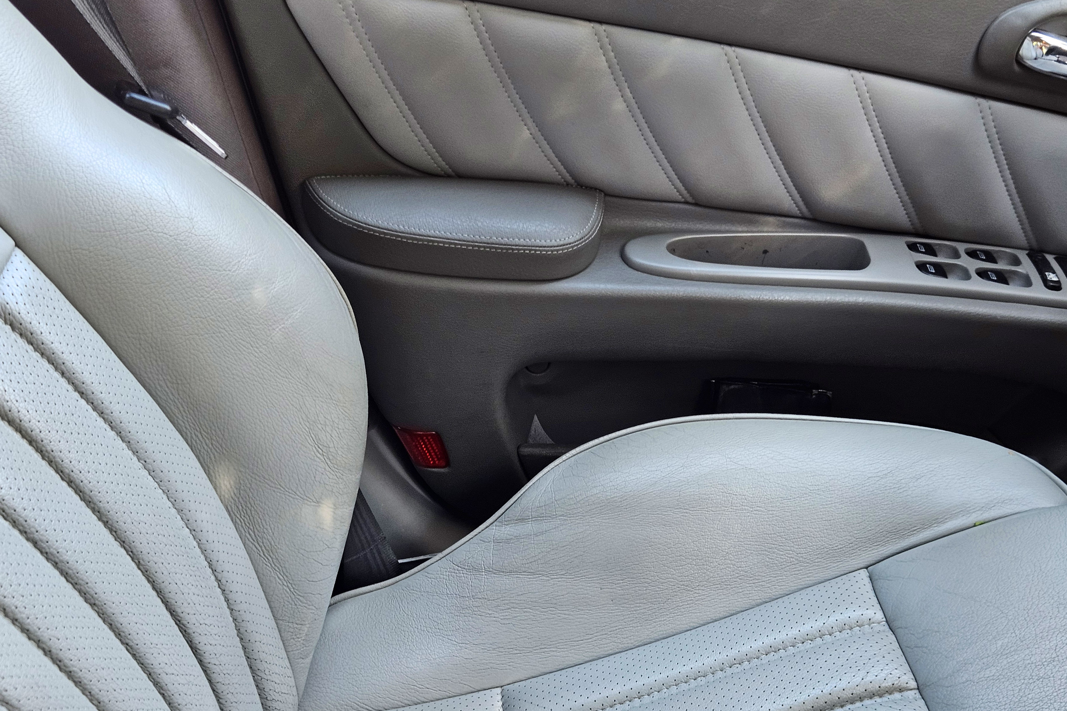 Vehicle Image 25