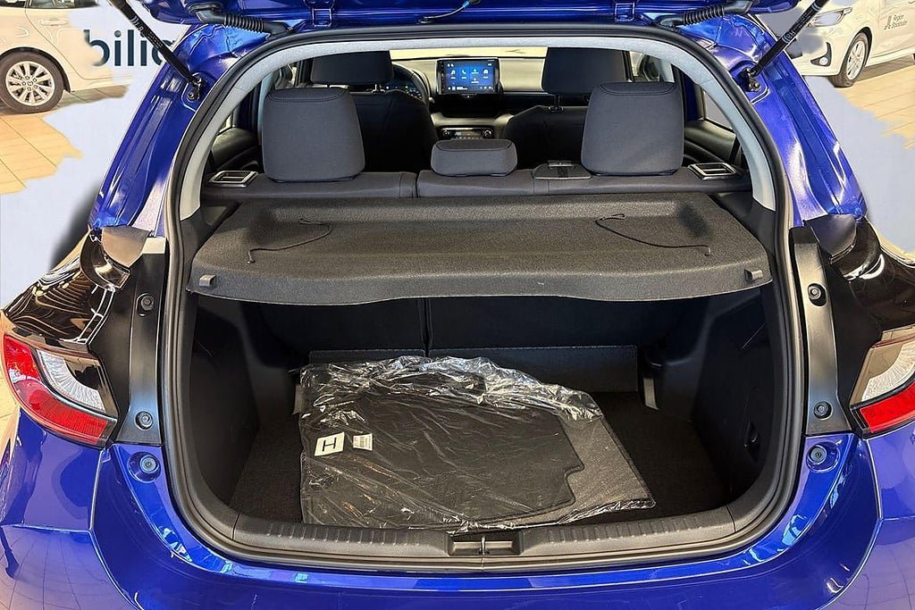 Vehicle Image 12