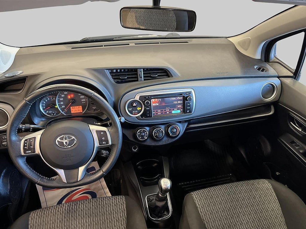 Vehicle Image 12