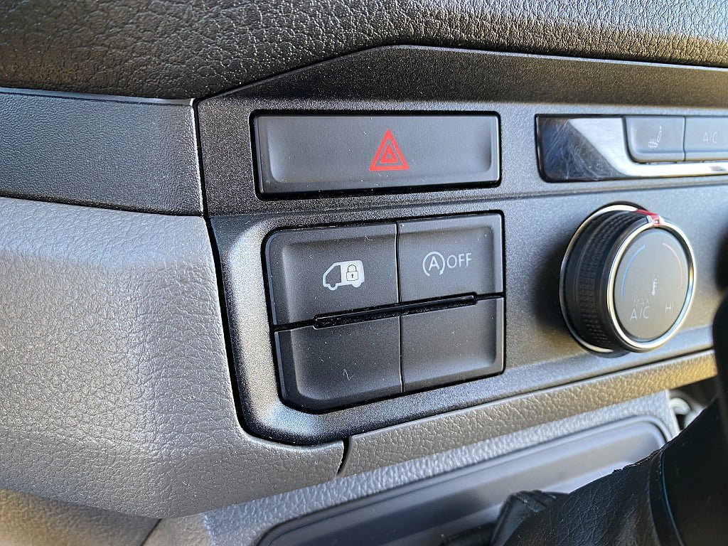 Vehicle Image 32
