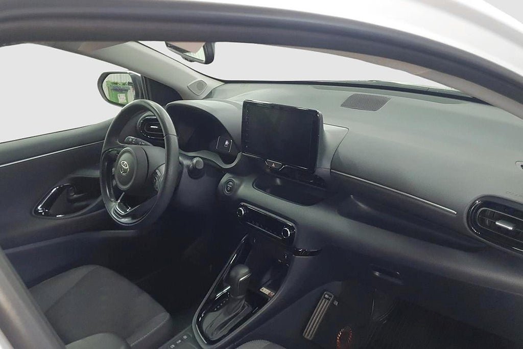 Vehicle Image 6