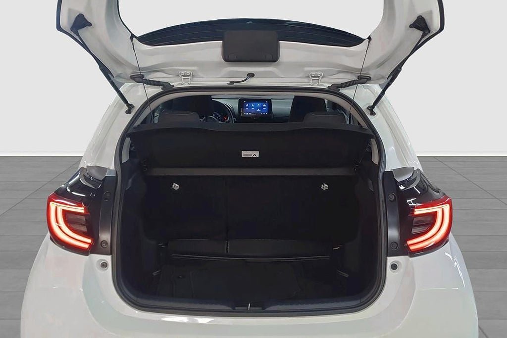 Vehicle Image 11