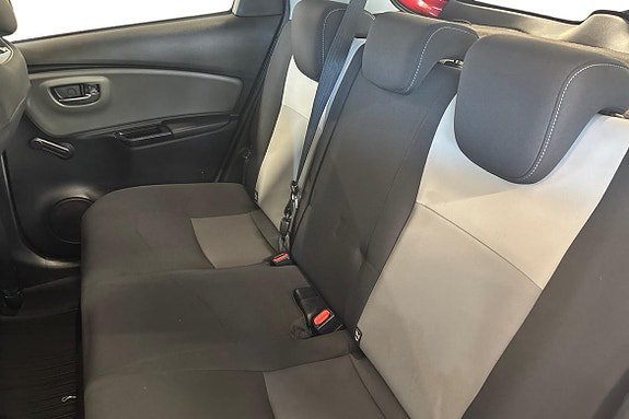 Vehicle Image 12